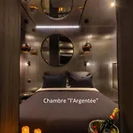 Avec Nuit Insolite Au Dandy Et Jacuzzi Privatise (adults Only) París