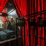 Hotel del amor Avec Nuit Insolite Au Dandy Et Jacuzzi Privatise (adults Only) París