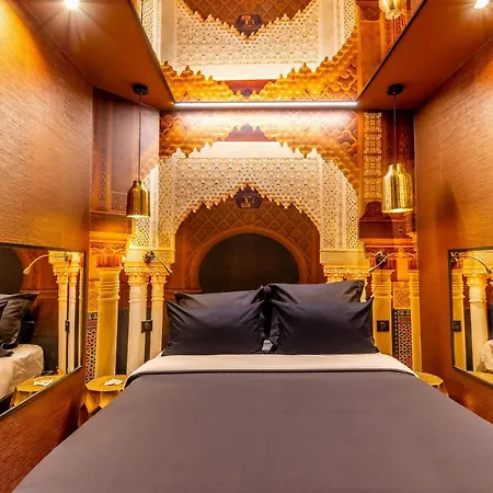 Liefdeshotel Avec Nuit Insolite Au Dandy Et Jacuzzi Privatise (adults Only)