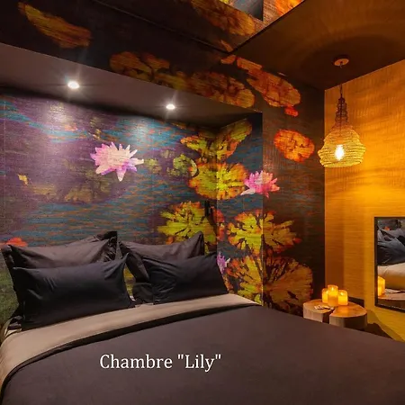 Avec Nuit Insolite Au Dandy Et Jacuzzi Privatise (adults Only) Parijs