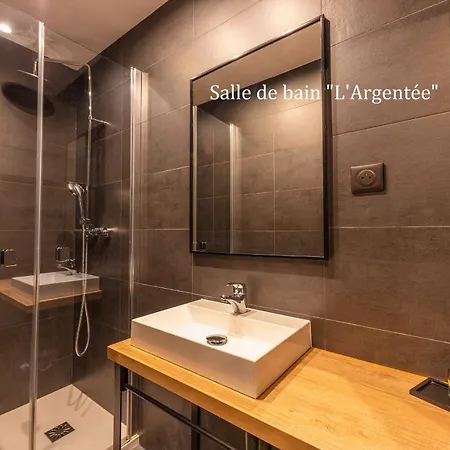 Avec Nuit Insolite Au Dandy Et Jacuzzi Privatise (adults Only) Liefdeshotel Parijs