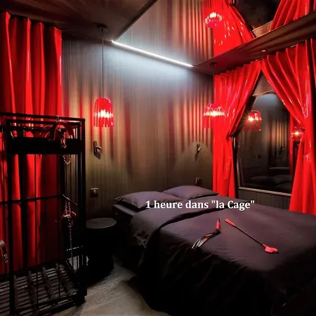 Avec Nuit Insolite Au Dandy Et Jacuzzi Privatise (adults Only) Love hôtel