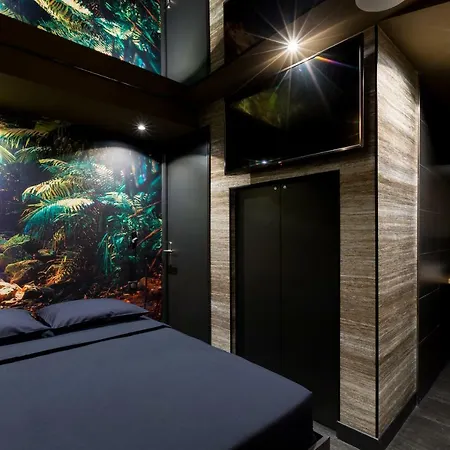 Avec Nuit Insolite Au Dandy Et Jacuzzi Privatise (adults Only) *