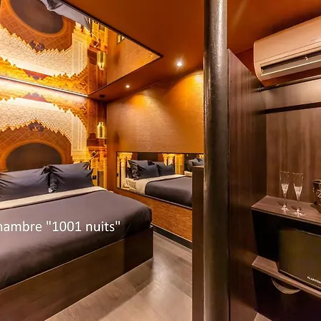 Отель для свиданий Avec Nuit Insolite Au Dandy Et Jacuzzi Privatise (adults Only) Париж