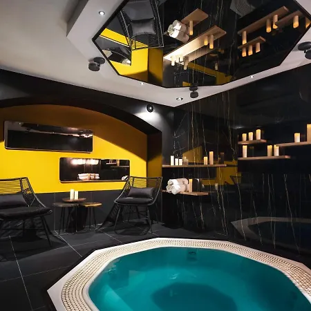 Avec Nuit Insolite Au Dandy Et Jacuzzi Privatise (adults Only) *