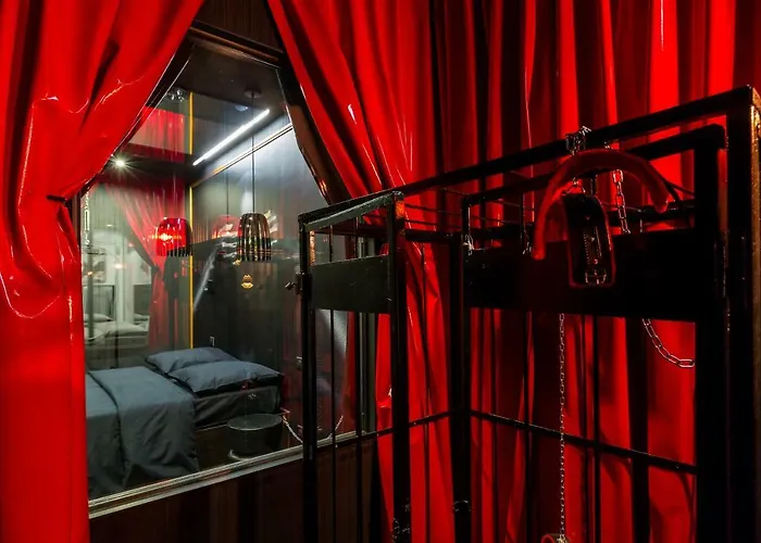 מלון אהבה Avec Nuit Insolite Au Dandy Et Jacuzzi Privatise (adults Only) פריז