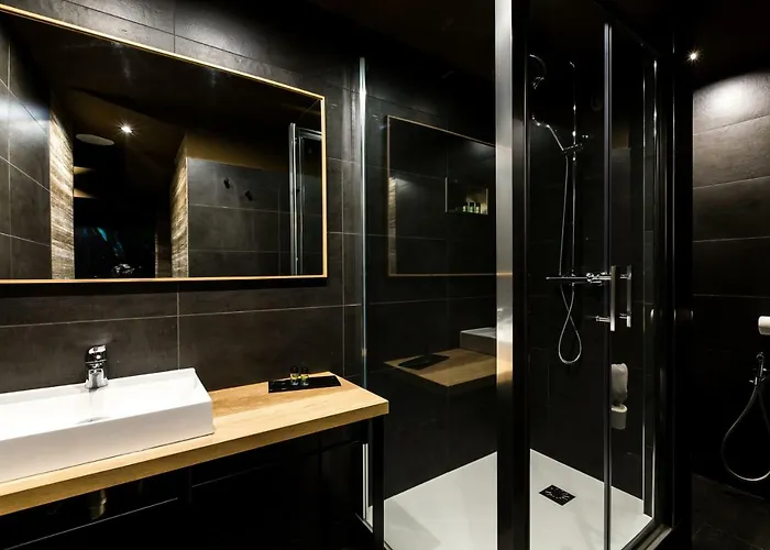 מלון אהבה Avec Nuit Insolite Au Dandy Et Jacuzzi Privatise (adults Only) פריז