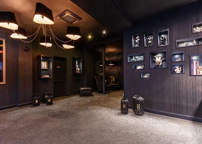 Avec Nuit Insolite Au Dandy Et Jacuzzi Privatise (adults Only) פריז