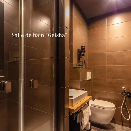 Romantiskt hotell Avec Nuit Insolite Au Dandy Et Jacuzzi Privatise (adults Only) Paris