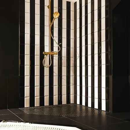 Avec Nuit Insolite Au Dandy Et Jacuzzi Privatise (adults Only) Romantiskt hotell *
